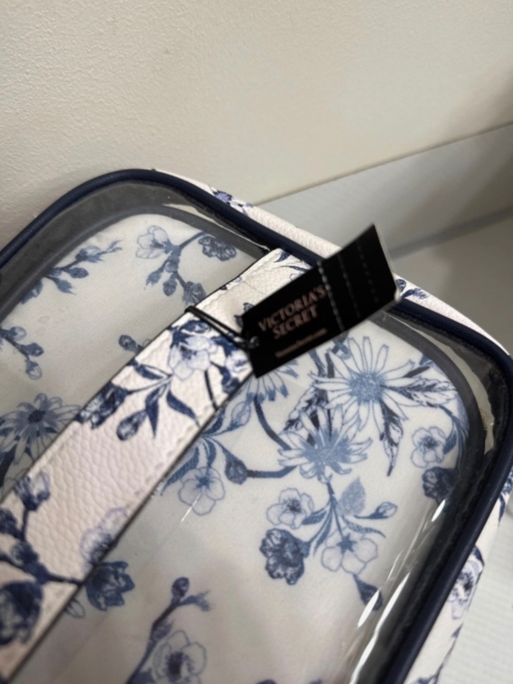 Victoria Secret floral 4-in1 vanity case - Picture 3 of 5